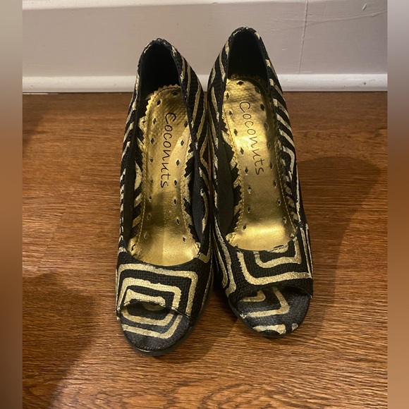 Gold and black wedges - Picture 6 of 6